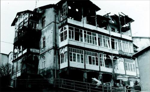 Das Haus in der Rosenstrae nach dem Brand am 06. 02. 1990.